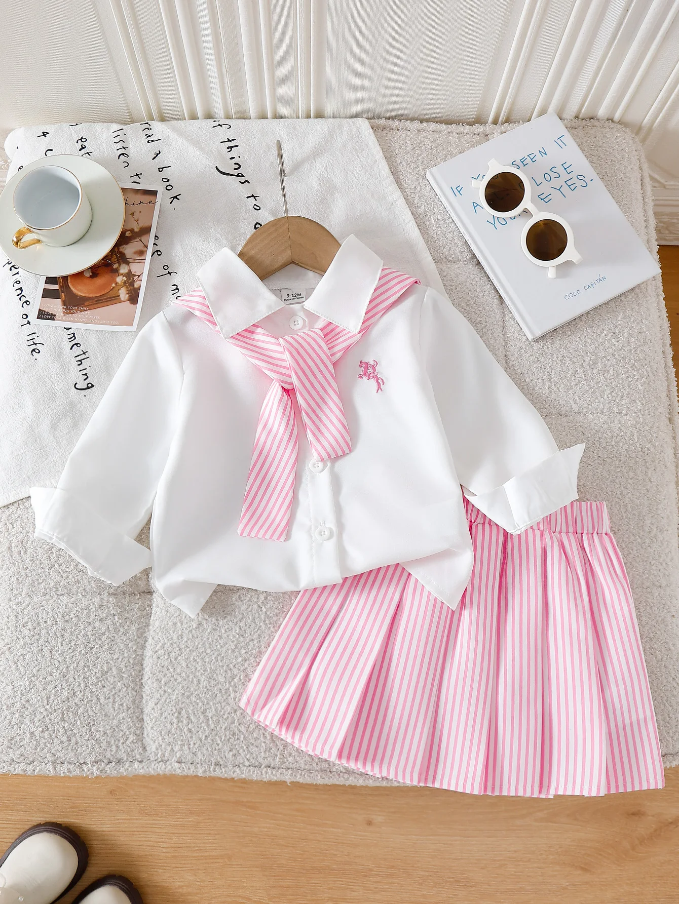 Baby girl Korean college style set with a long sleeved white shirt and a pink striped scarf, paired with a pleated skirt for wom