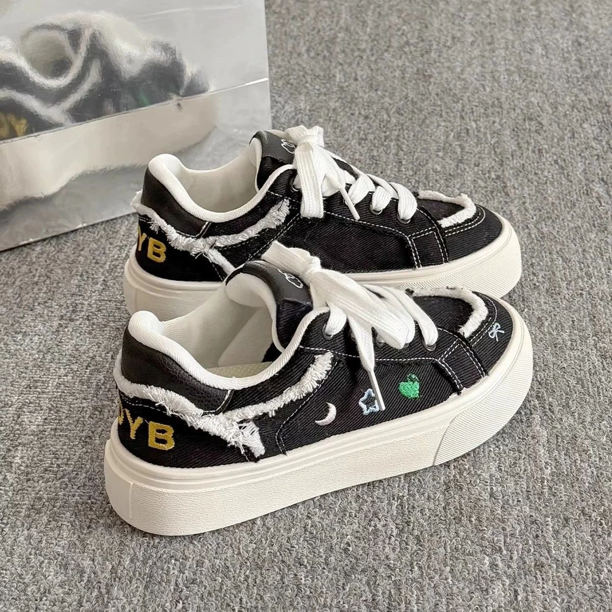 Vintage vulkanisierte Canvas-Schuhe für Damen mit Sternenstickerei, klobige Plateau-Sneaker im Retro-Stil, lässige Distressed-Sneaker. – Detail 9