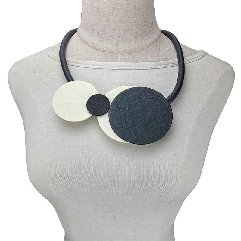 New Gothic Disc Black And White Color Matching Wood Accessories Handmade Design Rubber Collar Punk Retro Style Women Necklace