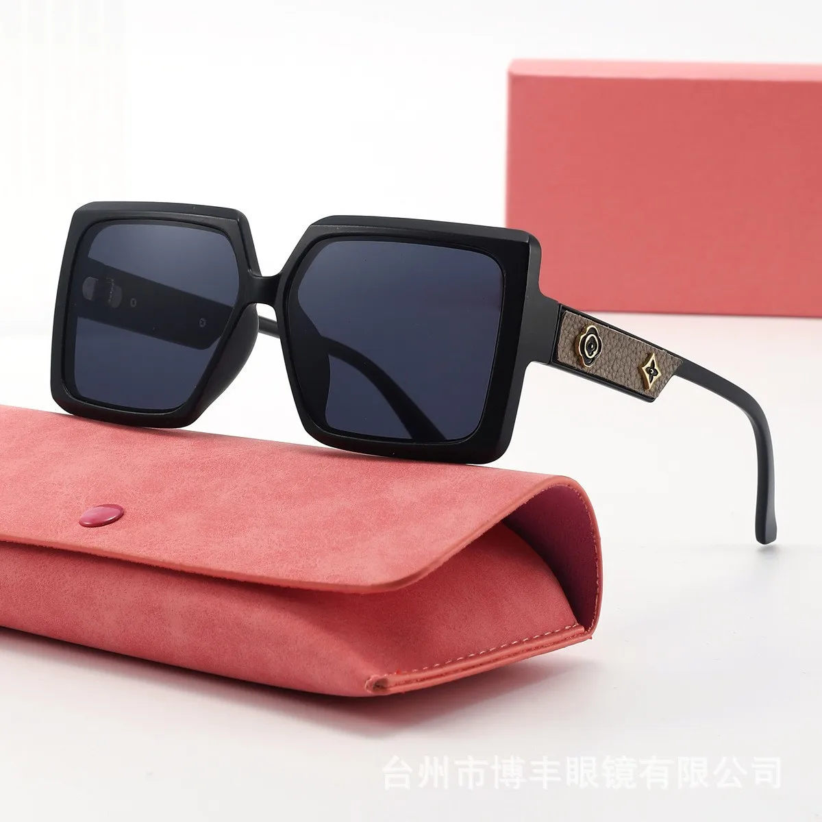 

2025 New Unisex Square Flower Frame Sunglasses Retro Trend Fashion for Round Faces European American Style Versatile​