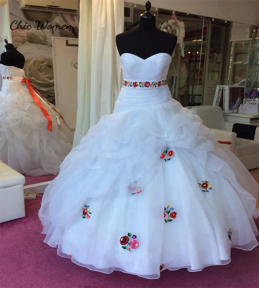 Colorful Embroidery Mexican Wedding Dress Ball Gown Sweetheart Ruffles Tulle Garden Bridal Dress Lace Up Hispanic Customized