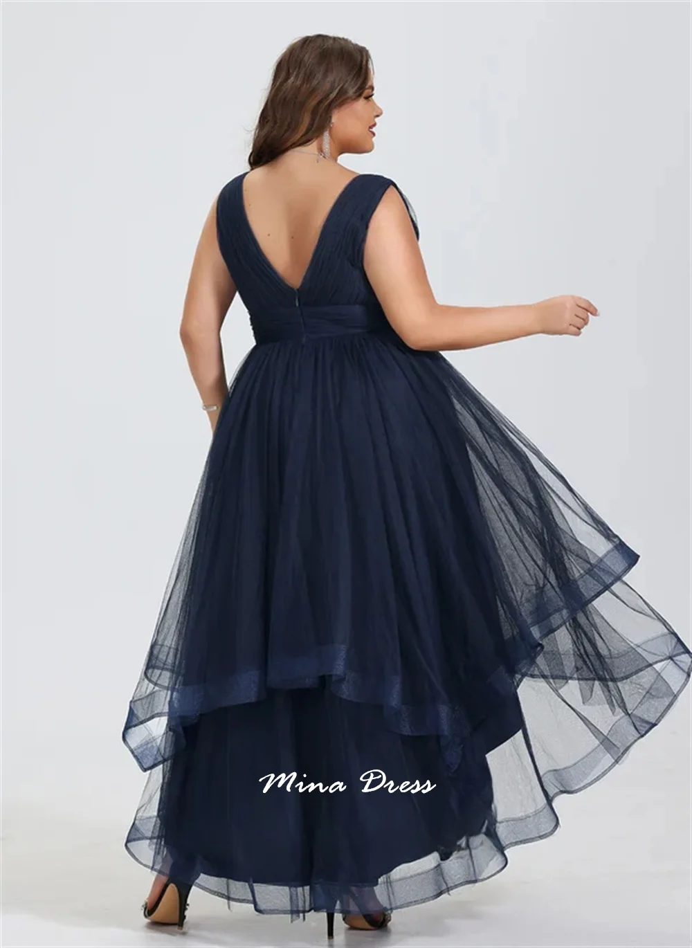 Abiti da sera da donna di lusso con strato personalizzato Mina per occasioni speciali Ballo di fine anno senza maniche con scollo a V alto e basso