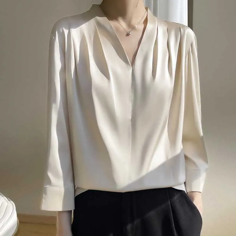 

Summer Women's Silk Satin V-Ne T-irt Long Sve Desert Sle Slim Fit irt Polyester Fabric Nine Points Sve Top