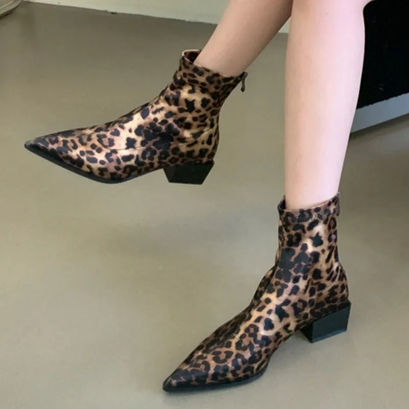 Fashion Leopard Print Ankle Boots Women Pointed Toe Flat Heel Short Boot Winter Warm Shoes Female Chelsea Booties Botas De Mujer