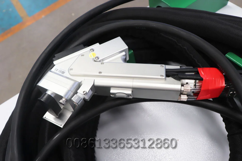 2000W Handheld CW Fiber Laser Clean Machine Rust Removal Oil Painting Removing Machine