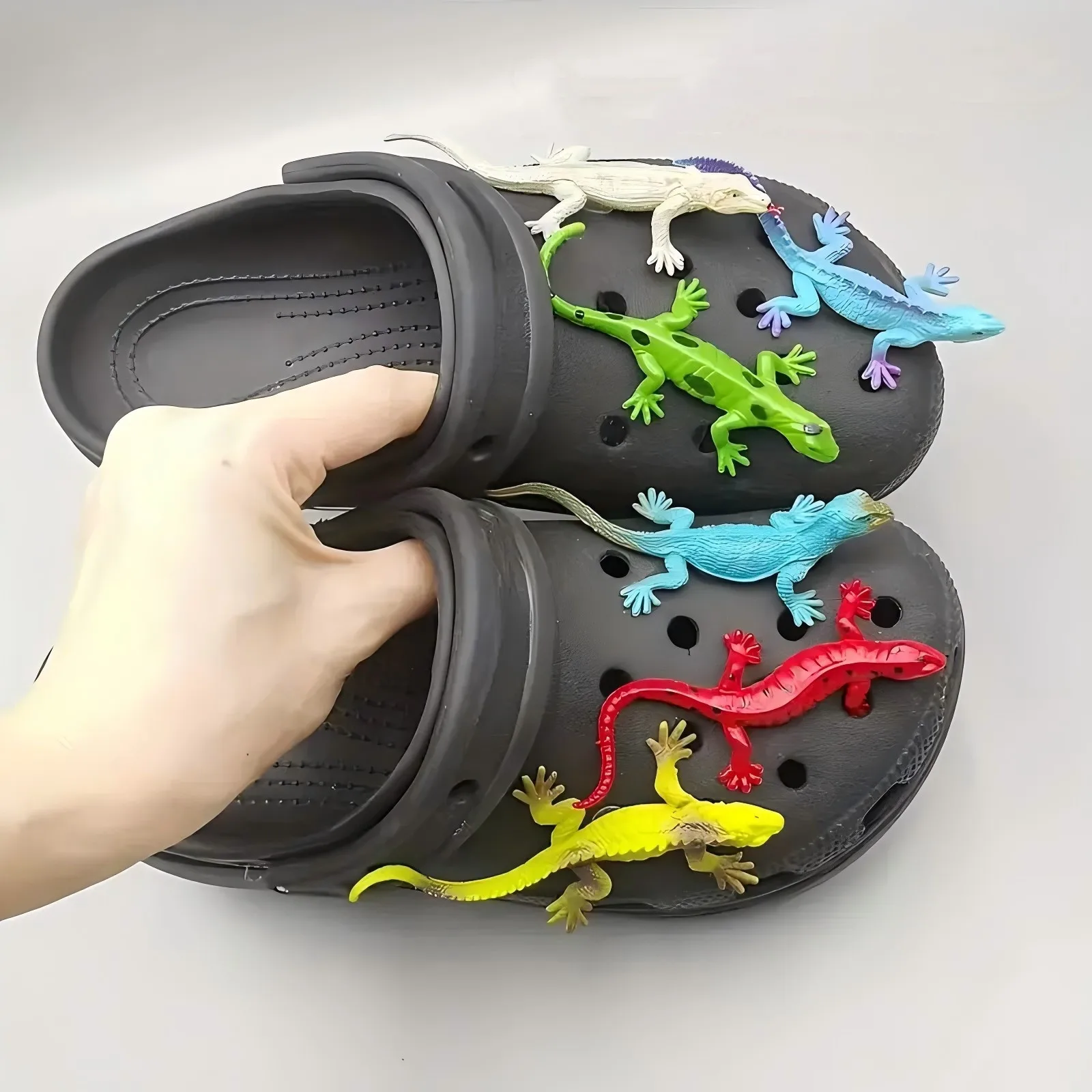 Creative Cartoon Cute Pets Hole Shoe Charms Accessories Shoe Buckle Simulated Lizard 3D Shoes Flower DIY Shoes Decorations