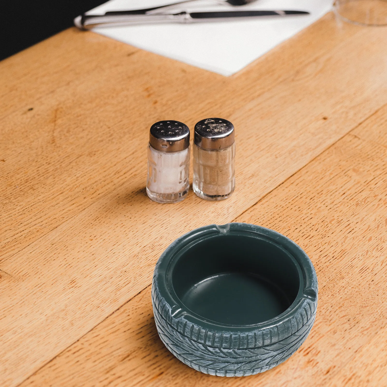 

Ashtray Ornament Tire Shape Compact Home Desktop Adornment Decorative Ashtrays Table Container