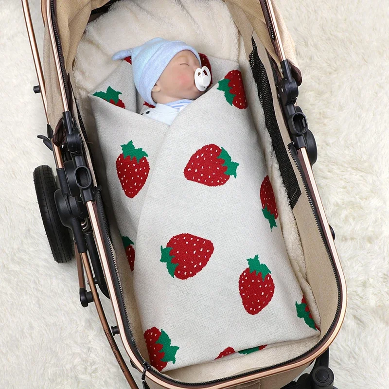 Coperte per bambini 100% cotone Plaid Knit biancheria da letto per neonato trapunta morbida Cute Strawberry passeggino per neonati fascia in ordito 100*80 CM