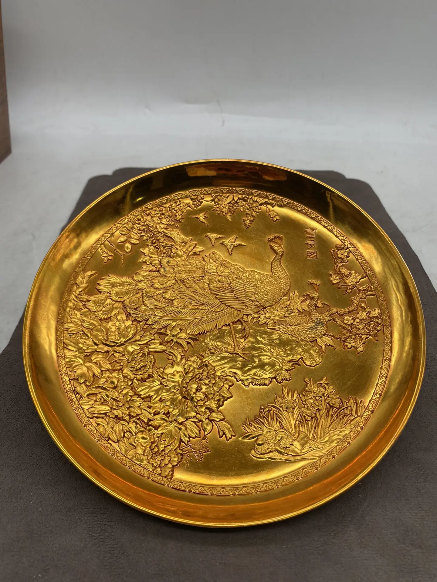 china golden brass gilded Riches and honour figure peacock pattern disc Plate dish gold-plated metal crafts decoration