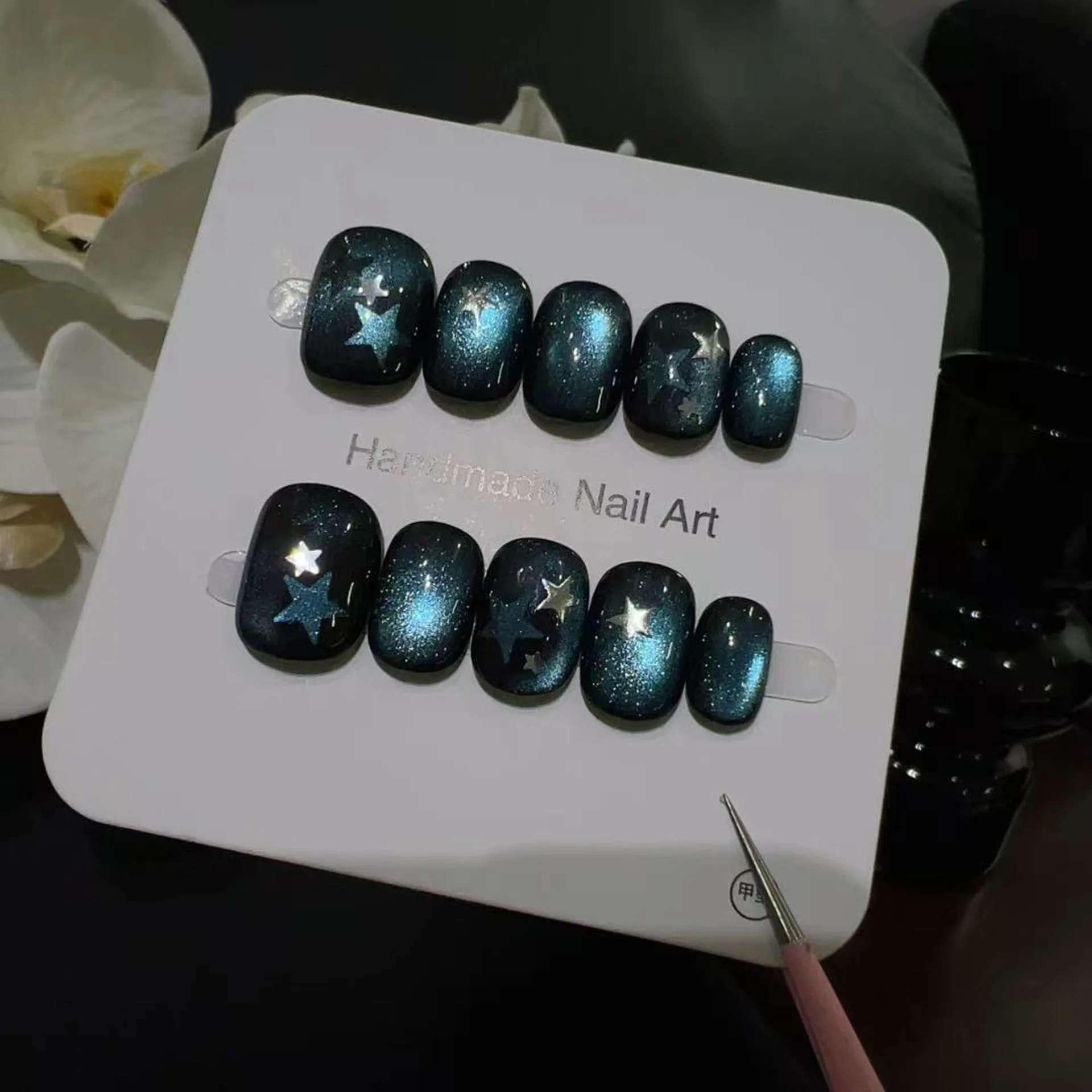 10 pezzi di unghie finte da balletto corto quadrato blu intenso con occhi di gatto lucidi punte per unghie acriliche indossabili adesivo stella blu manicure di moda