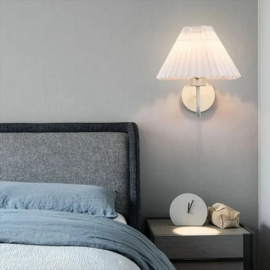 Lámpara de pared moderna de tela nórdica, luz decorativa plisada de estilo paraguas para dormitorio, mesita de noche, pasillo, sala de estar, luz