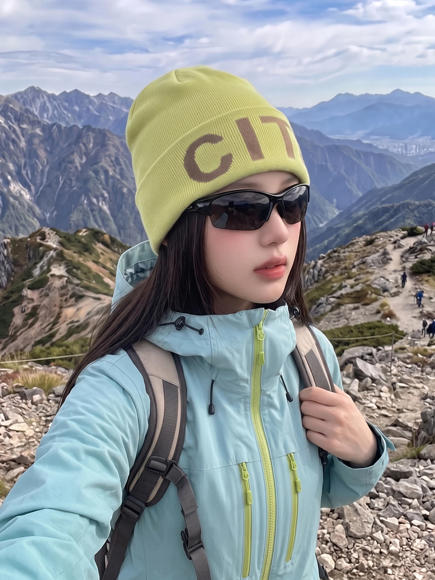 Retro Fashion Letter Knitted Beanie Hat Women's Outdoor Mountain Climbing Warm Cold Casual Woolen Hats for Autumn Winter