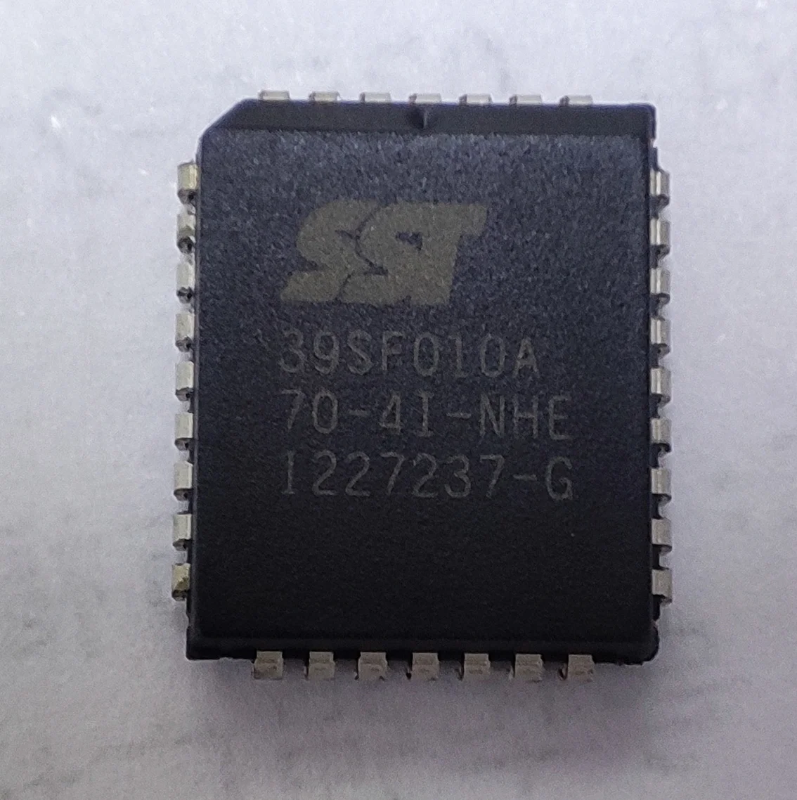 1~10Pcs/Lot SST39SF…