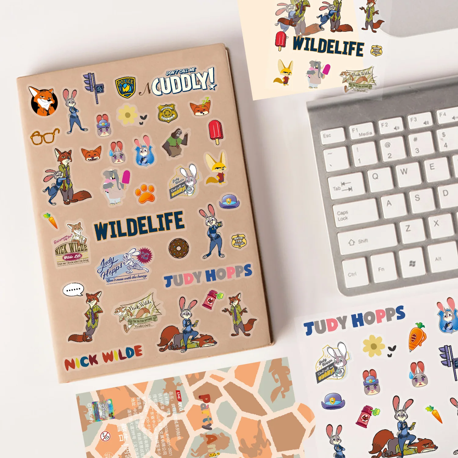 2 قطعة ديزني Zootopia شفافة PET الكرتون ملصق DIY الديكور PVC مقاوم للماء لوح التزلج لعبة الكتابة على الجدران