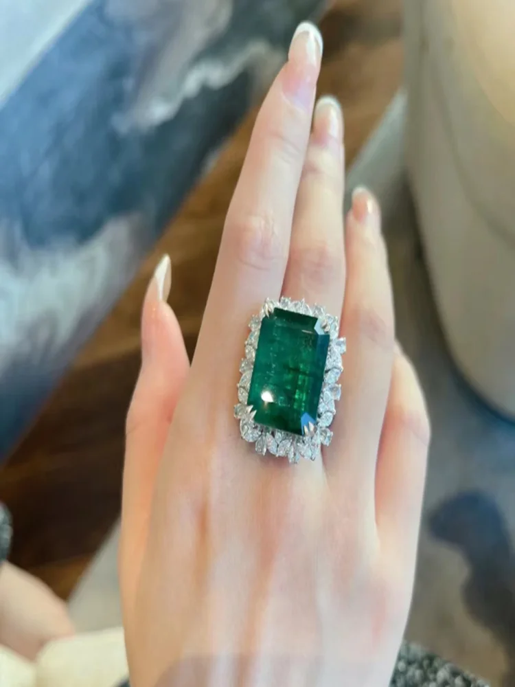 2023 New green square zircon Women\'s flash finger ring