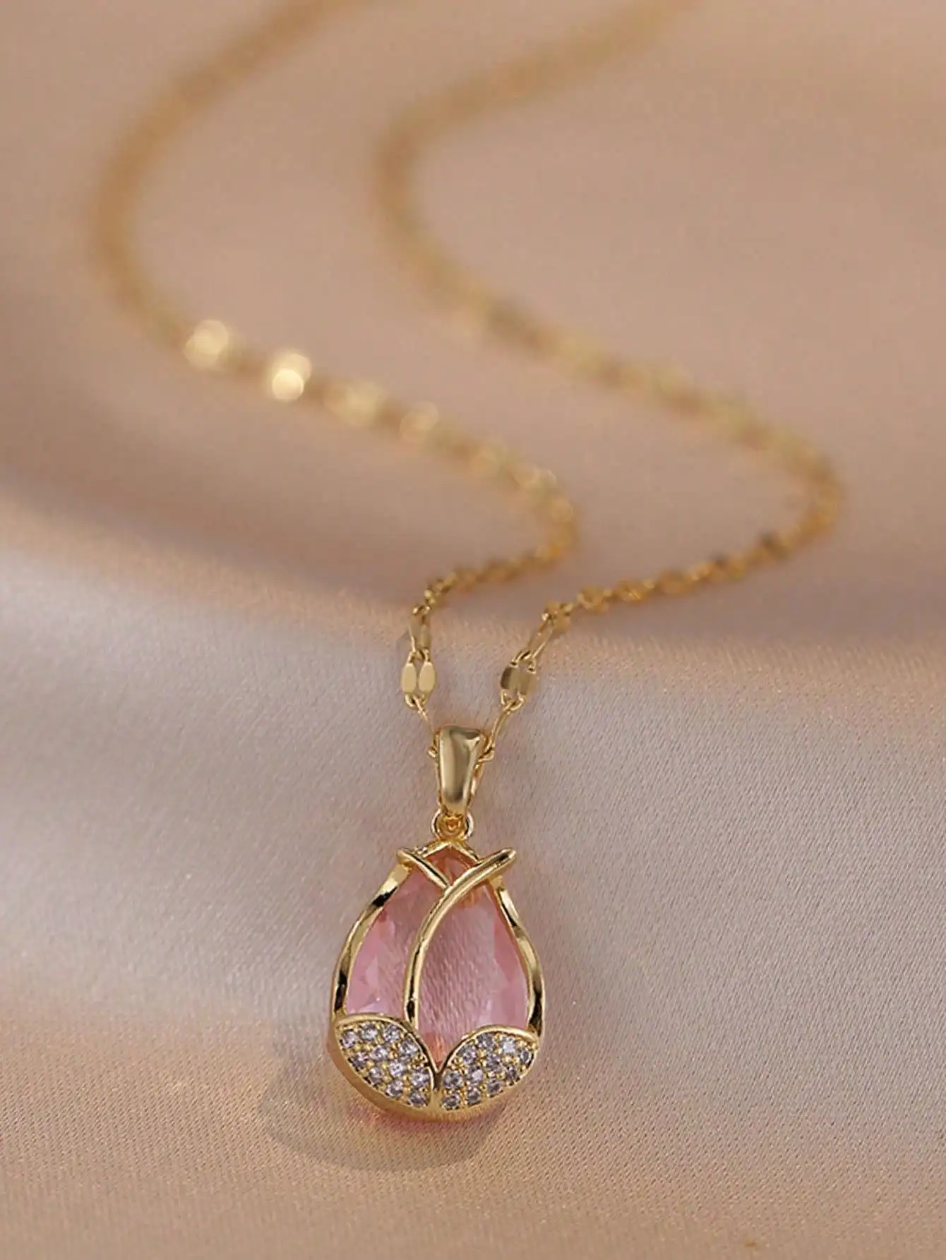 1pc Titanium Steel Tulip Necklace, Popular Design Won't Fade, High-End Women Clavicle Chain, Hypoallergenic, Suitable For Daily Wear And Parties