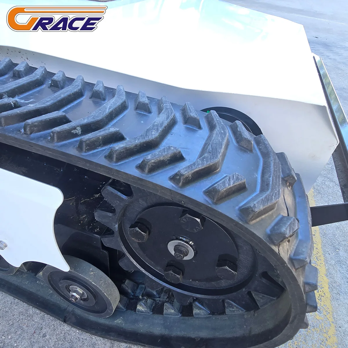 رائجة البيع صفر بدوره التحكم عن بعد الزاحف جزازة العشب عرض القطع 550 مللي متر 1000 مللي متر 1100 مللي متر الزاحف جزازة العشب لقطع العشب