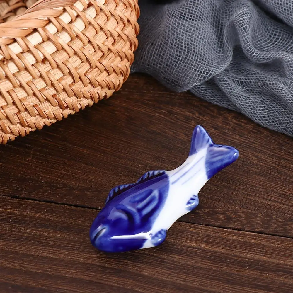 Restaurant Kitchen Chinese Style Ceramic Cute Fish Shaped Chopstick Rest Dinnerware Stand Chopsticks Holder Tableware Rack