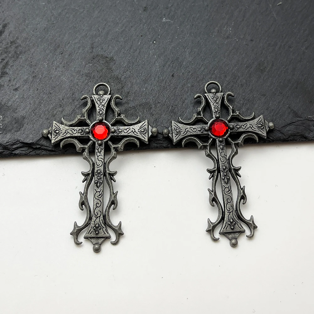 2 pezzi di accessori hip-hop con ciondolo croce intarsiata cava punk retrò, collana fai da te e accessori chiave