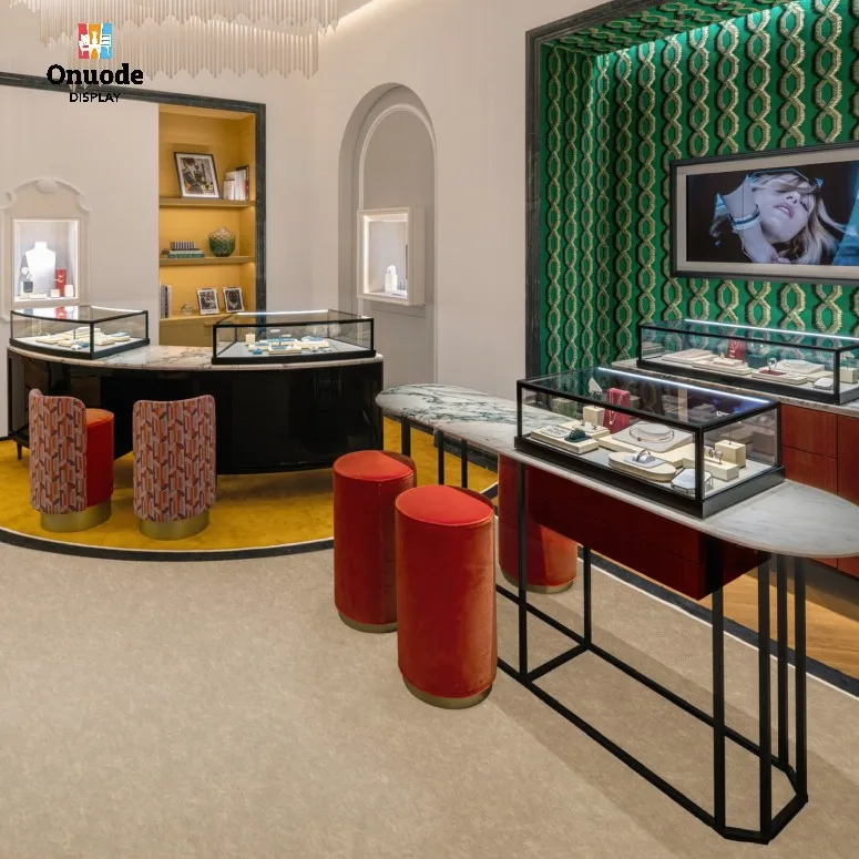 Custom.Premium maßgeschneiderte LED-Schmuckvitrinen aus Glas |   Luxus Boutique Interior Design Solutions Juweliergeschäft Interior Desi