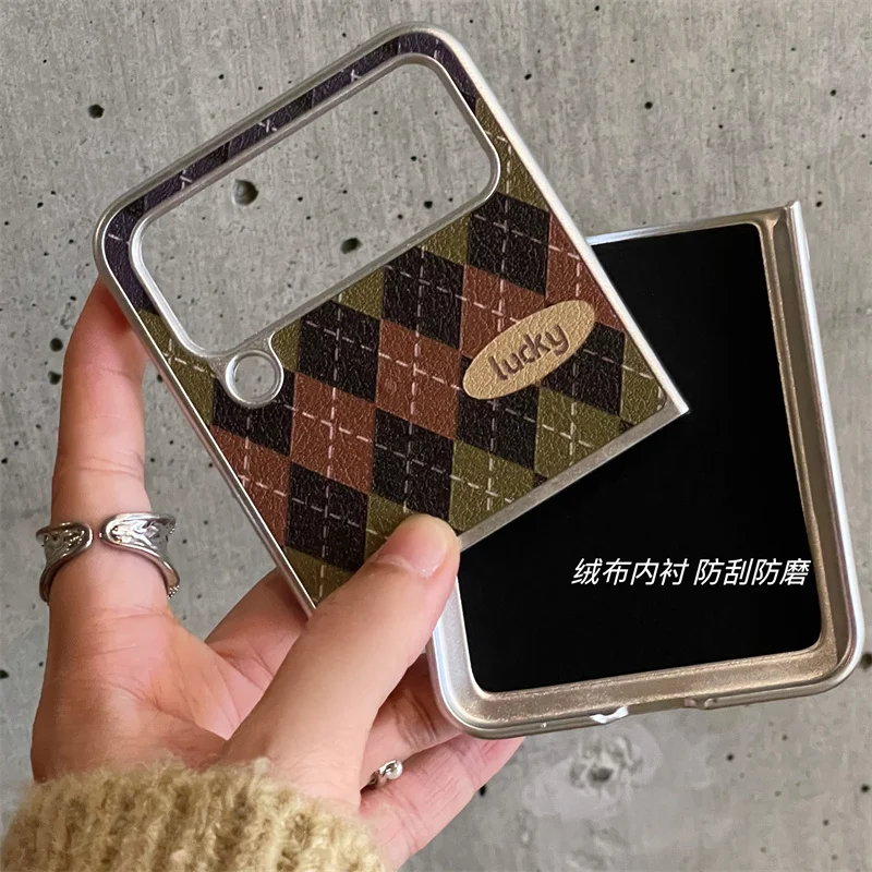 Fashion Plaid Pattern Phone Case For Samsung Galaxy Z Flip 6 5 4 3 Cover with Cute Chain Leather Cases For Flip4 Flip5 Flip6 5G