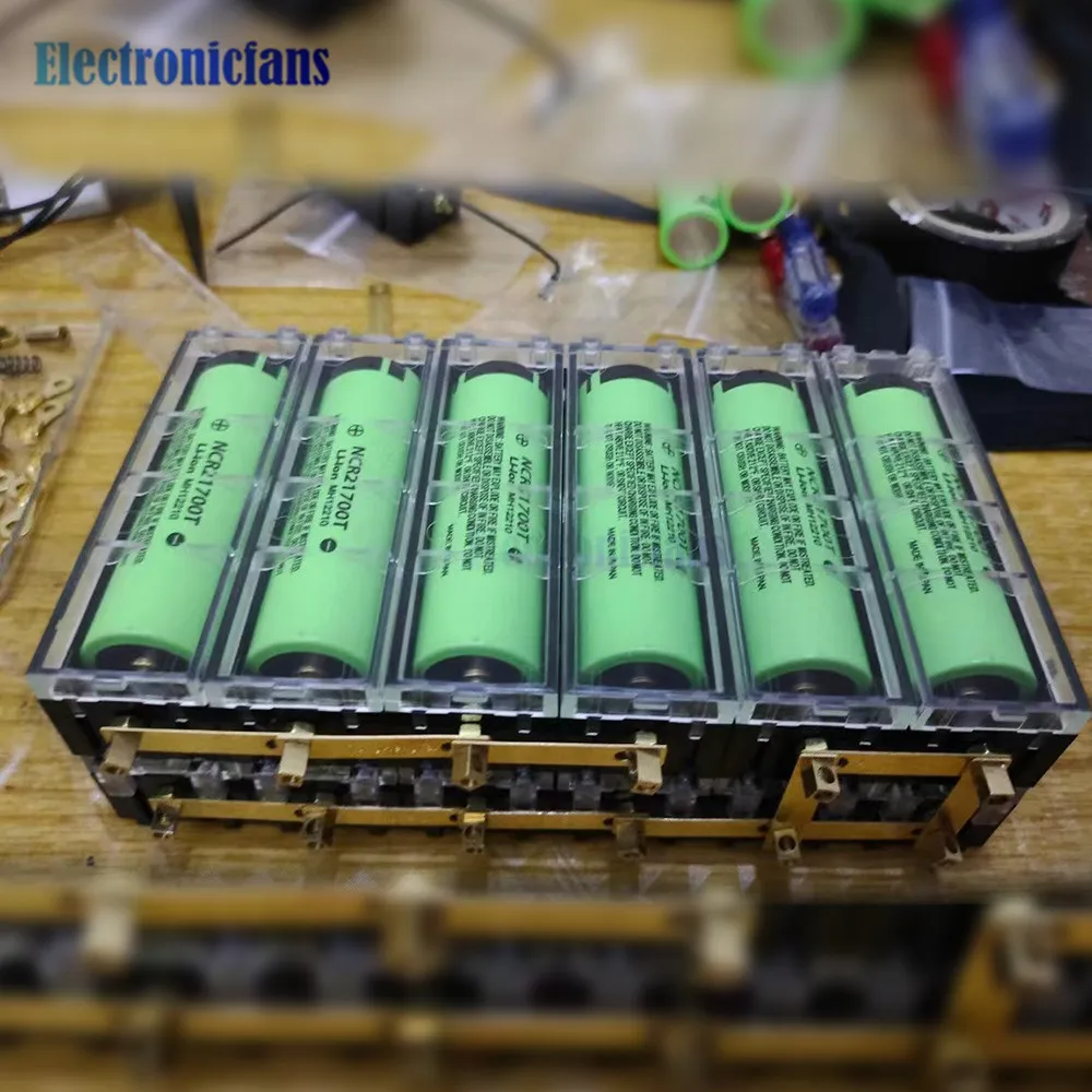 Verbindbarer 21700 Batterieschlitz, lötfreies Lithium-Batteriegehäuse, elektronische Hochstrom-Kupfersäulenhalterbox – Detail 1