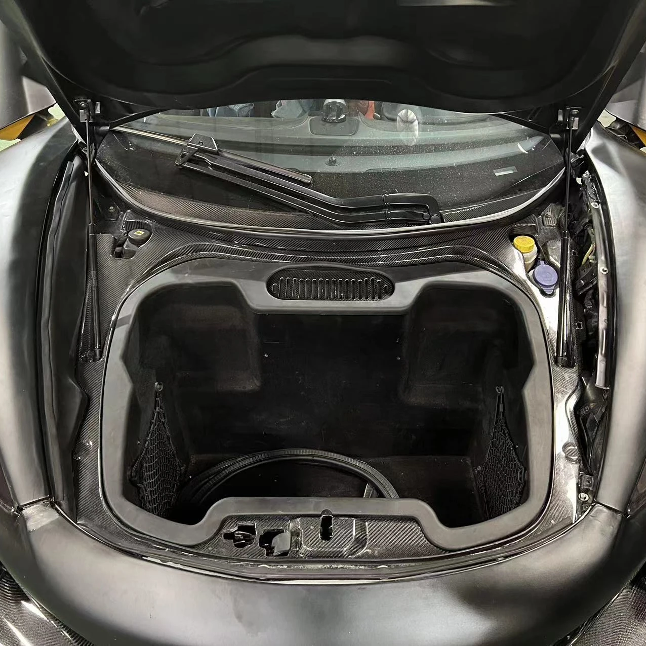 

For McLaren MP4-12C 625C 650S Carbon Fiber Engine Shield MP4-12C 625C 650S Carbon Fiber Nacelle Shield