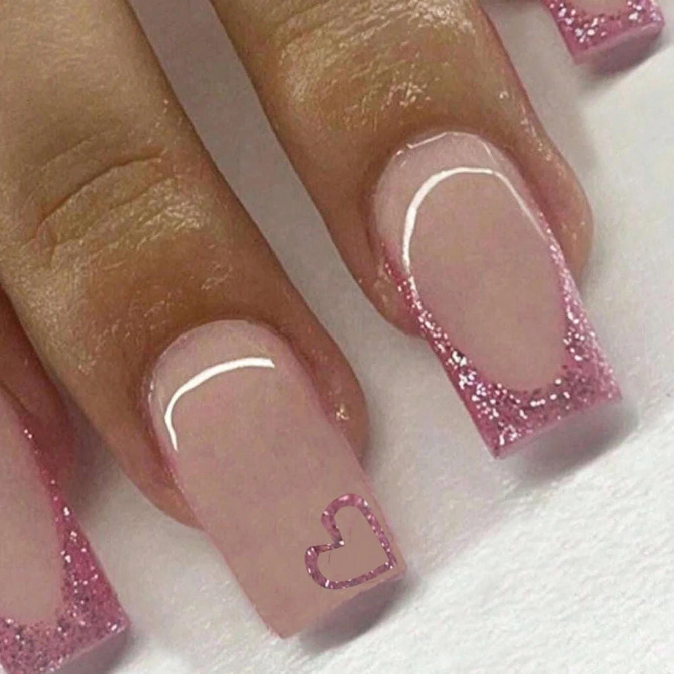 24 faux ongles carrés moyens, ongles français pointus en forme de cœur, ongles en acrylique adaptés aux cadeaux pour filles et femmes