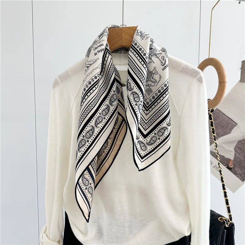 Рисунок 2 - Двусторонний маленький мягкий шарф