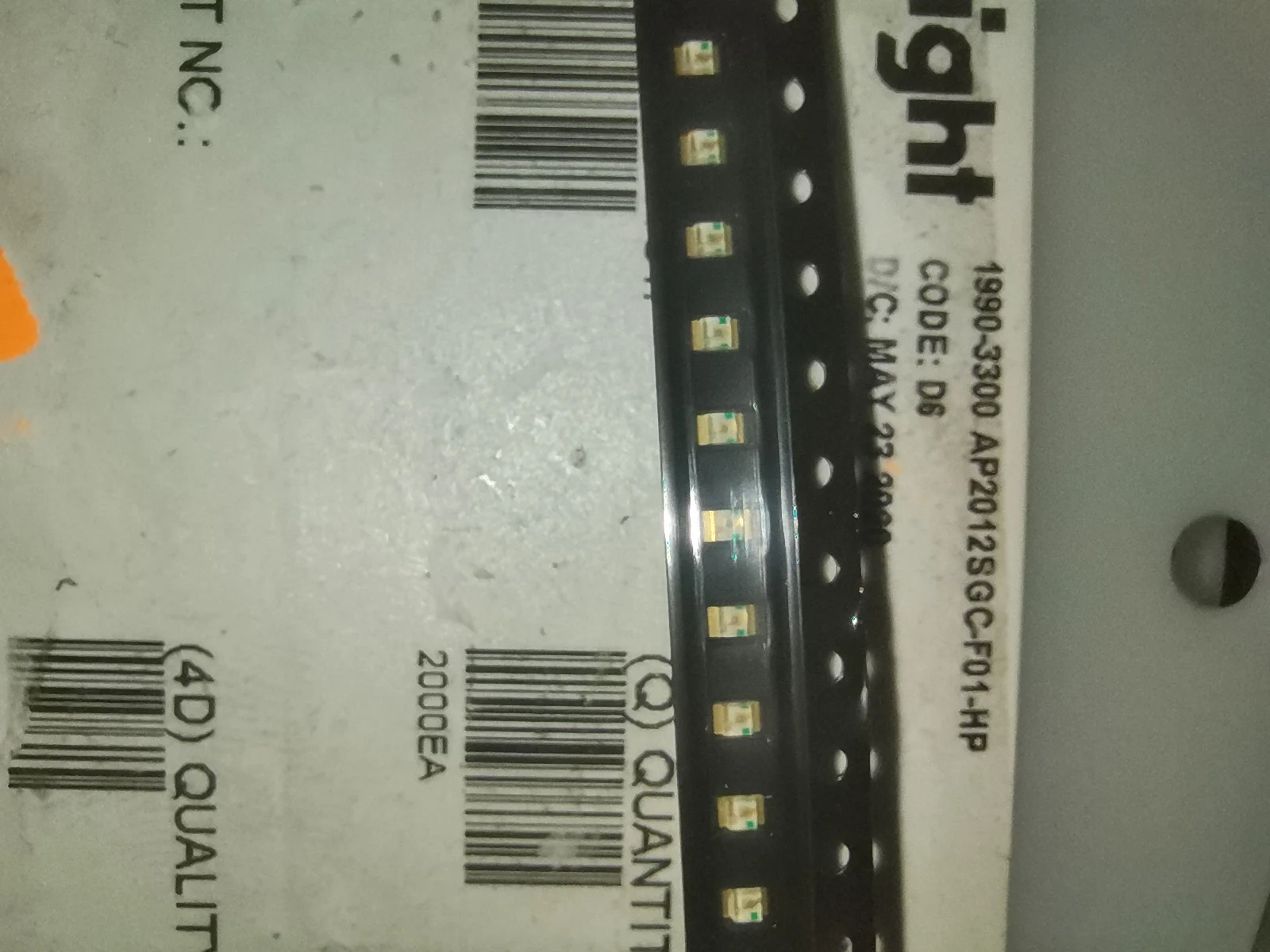

50Pcs/AP2012SGC 0805 Yellow-green light, high-brightness flat mouth gold foot LED indicator