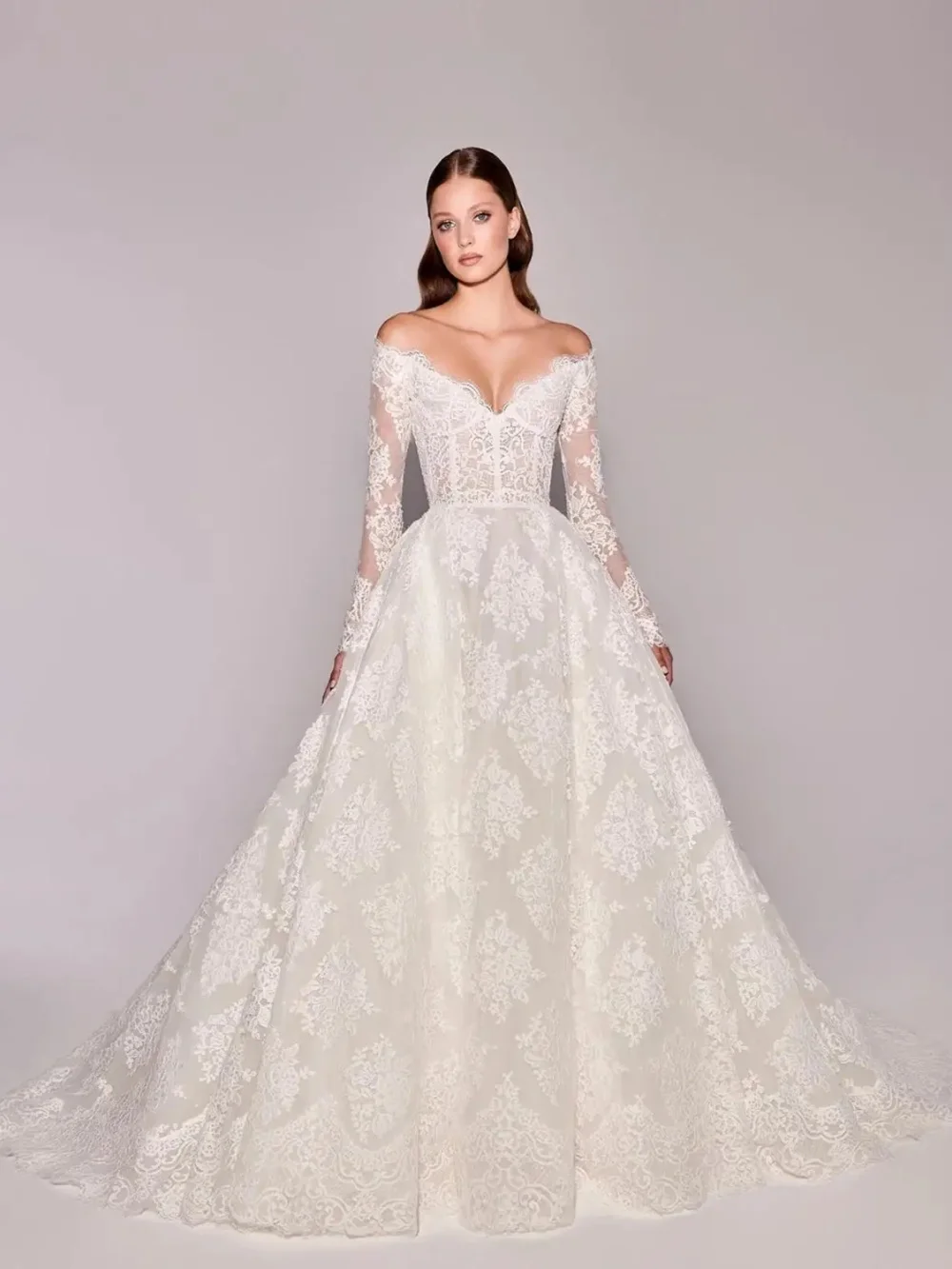 فستان زفاف أنيق ، رقبة على شكل V ، مكشوف الكتفين ، أكمام طويلة ، فساتين العروس ، قطار الاجتياح ، فساتين الزفاف الدانتيل ، حسب الطلب