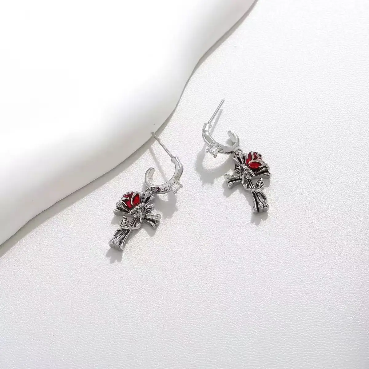 Sweet and Dark Cross Earrings For Women Trendy Punk Rhinestone Rose Flower Entwined Cross Pendant Ear Jewelry Casual Party Wear