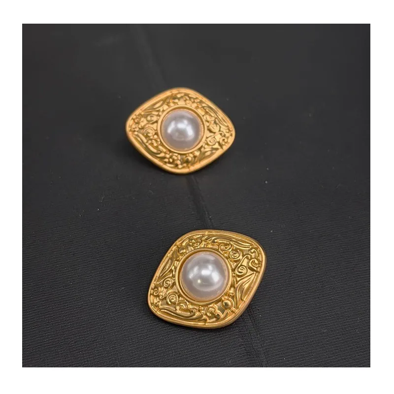 

Medieval Ear Clips Retro Niche Light Luxury High-end Court Style Earrings Live Broadcast