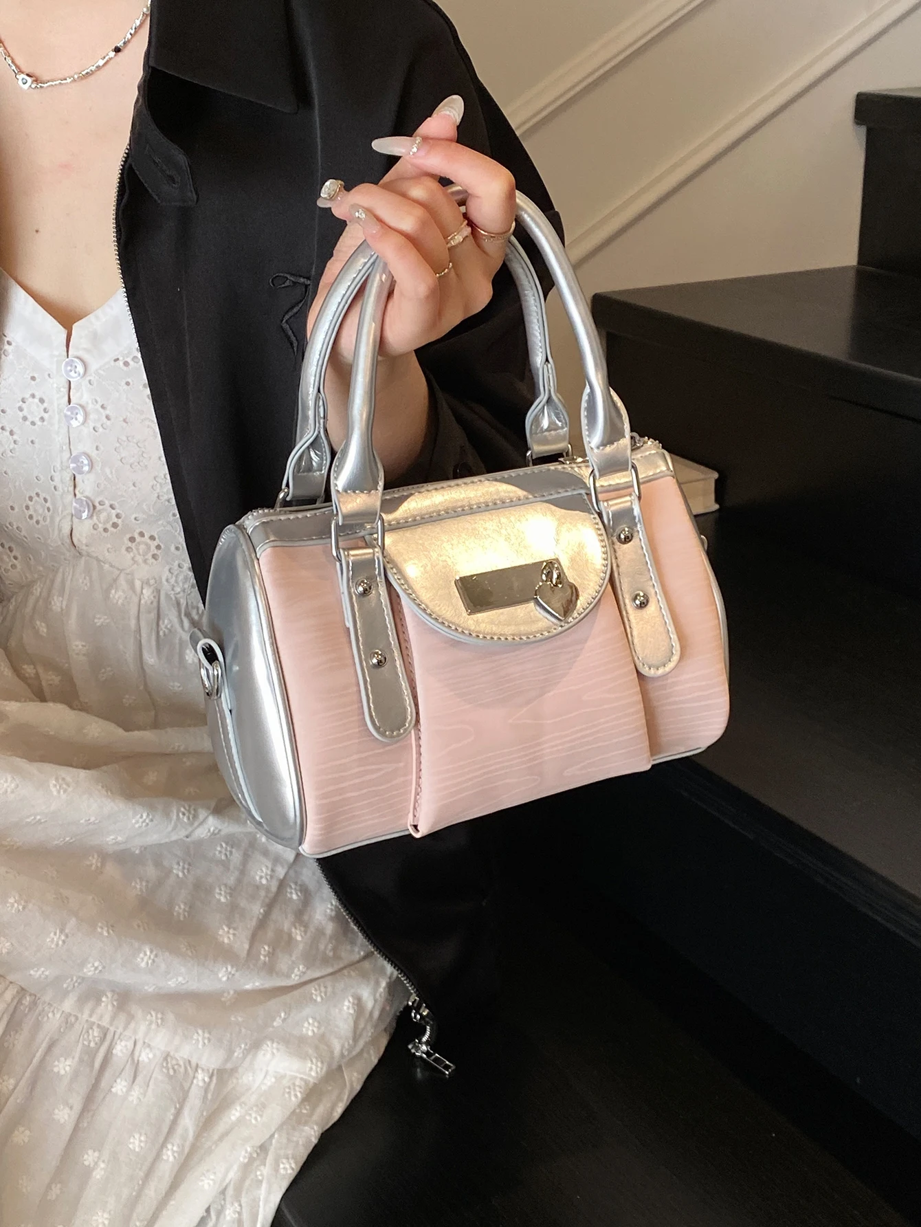 

Портативная женская сумка Boston, новинка 2024 года, летняя сумка через плечо, высококачественная нишевая повседневная сумка-подушка