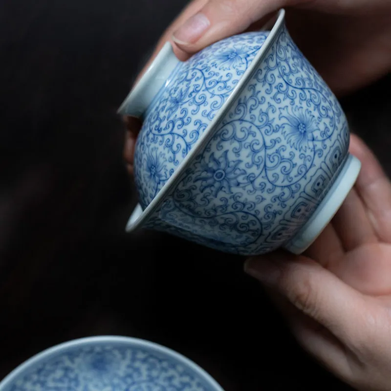 Blue and white light drawing tea bowl hand-painted hand-made tea cover bowl Sancai bowl 140ml