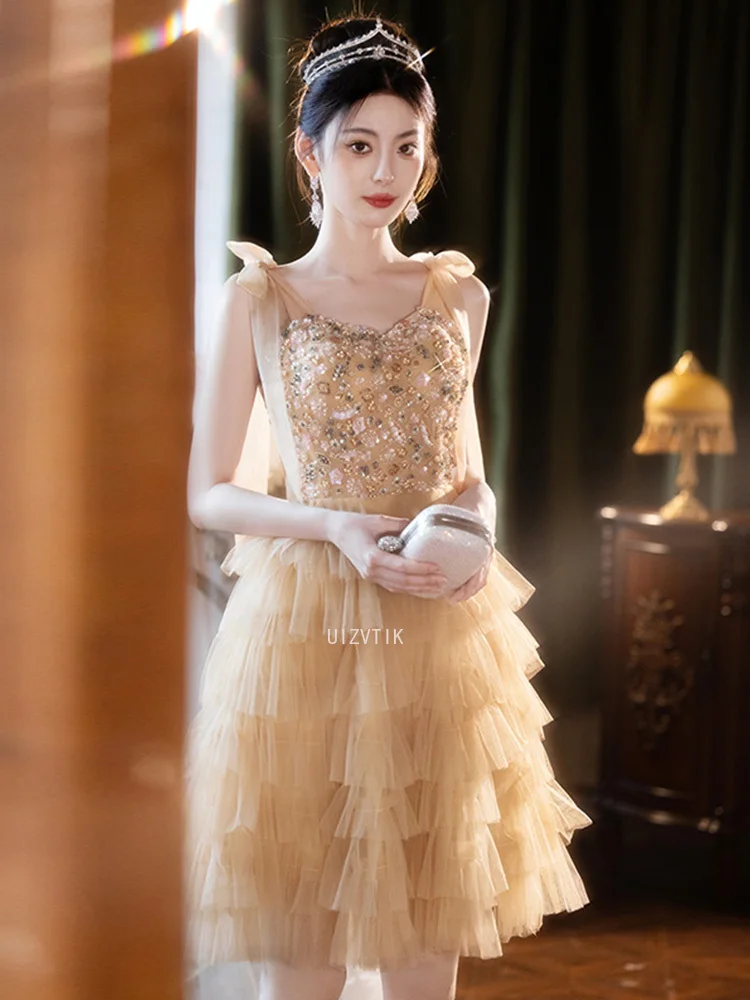 ライト高級ショートウエディングドレス女性高級 A ラインビーズミニティアードチュールレースアップイブニングドレスファッションパーティーウェディングドレス