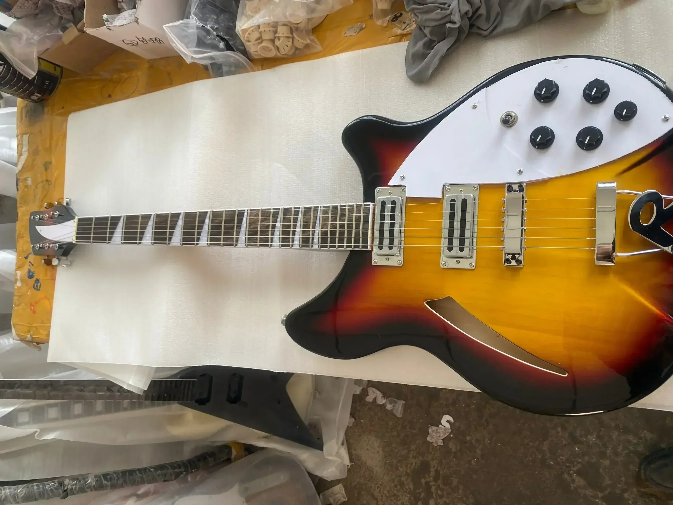 

2025 Vintage Sunburst 330 360 6 Strings Semi Hollow Body Electric Guitar R Tailpiece Rosewood Fingerboard Triangle Inaly
