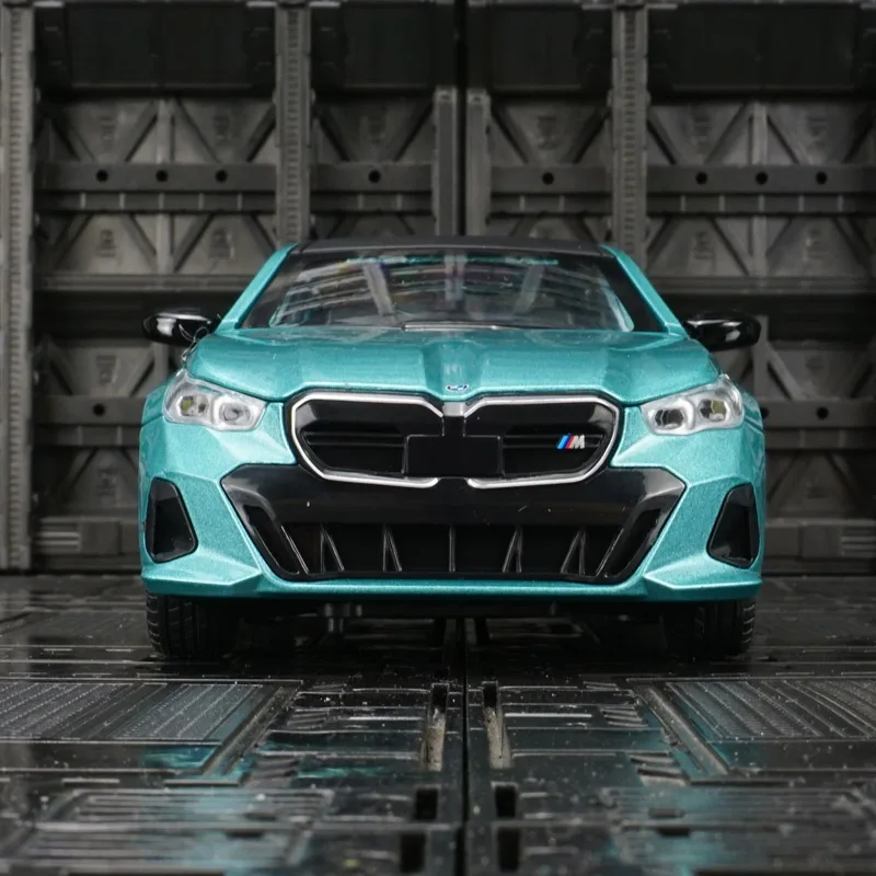 Simulación 1:24, modelo de sedán de lujo de aleación BMW I5, decoración de coche, puertas y capó de motor, maletero se puede abrir