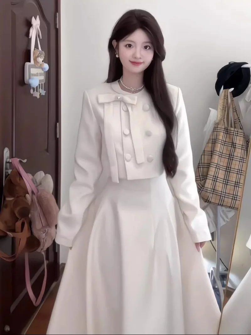 Set di gonne bianche di eleganza classica Set di giacca con scollo a O con fiocco corto Top a vita alta Gonna lunga a trapezio Set da due pezzi da donna primaverile