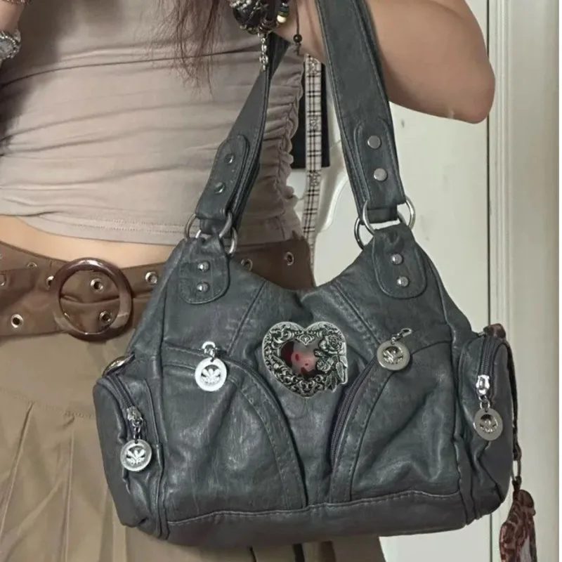 

Женская сумка Y2K через плечо большой вместимости, в стиле ретро, для мотоциклистов, уличный тренд, милый и дерзкий стиль, украшенная заклепками