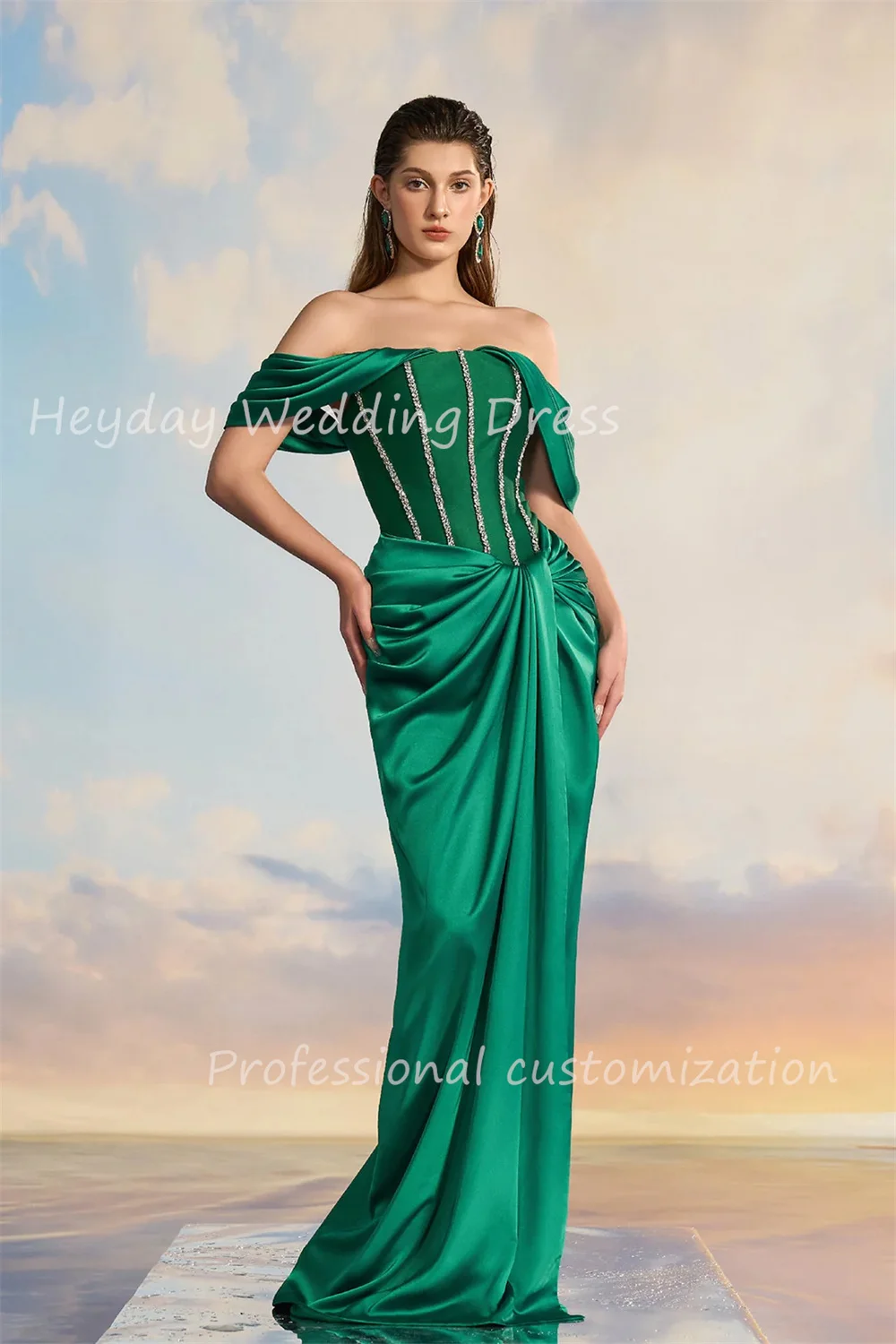 女性用にカスタマイズされたシャーリングサテンイブニングドレス,地面までの長さ,セクシーなビーズ,裸の肩,セクシーでかわいい