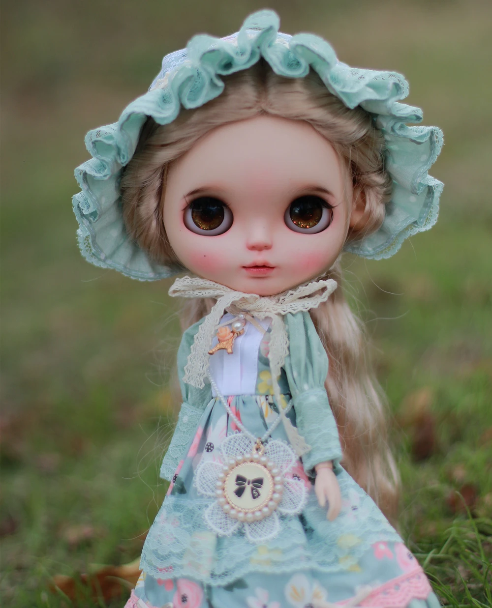 Blythes doll clothes are suitable for 1/6 OB24 OB22 size fashionable new small fresh dress+hat+accessory chain 3-piece set