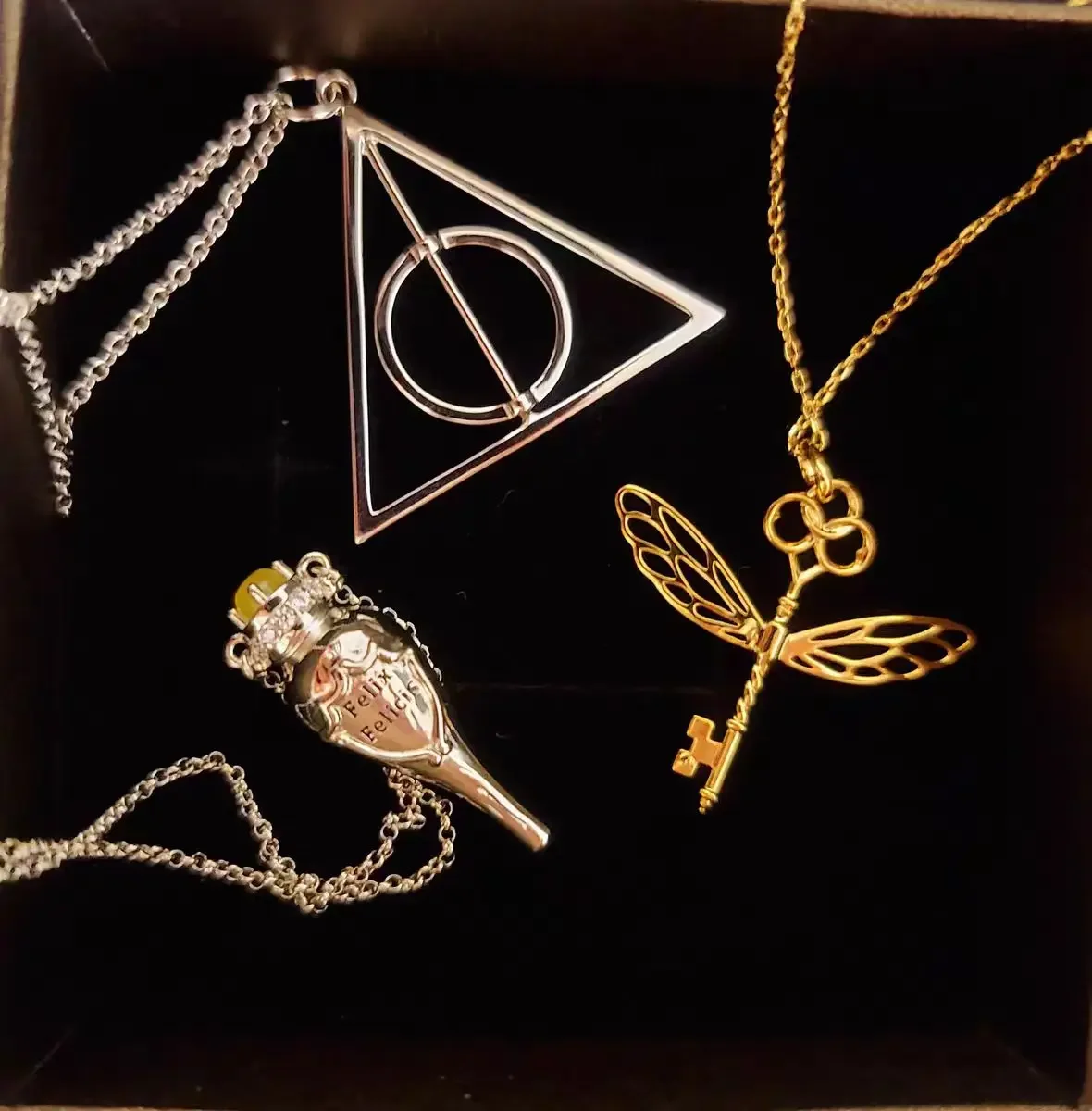 Harriess Potters Magic Deathly Hallows Necklace for Wpmen Luxury Design with Winged Key Necklaces Collar Chain Hanging Neck Gift