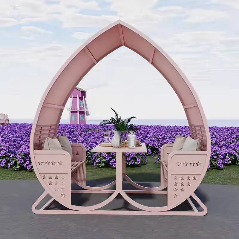 Clock in the shooting courtyard outdoor props, scenic spots, homestay scenic ornaments, heart-shaped tables and chairs