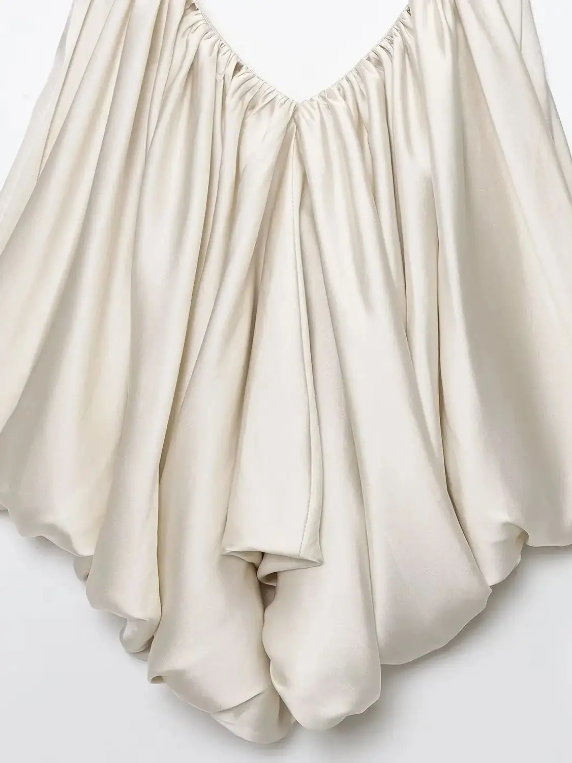 قطع علوية نسائية صيفية جديدة مثيرة موديل 2025 بحمالات عميقة على شكل حرف V للسيدات من الساتان الناعم بدون أكمام مع رسن متعدد الاستخدامات وحزام صدرية للشمس