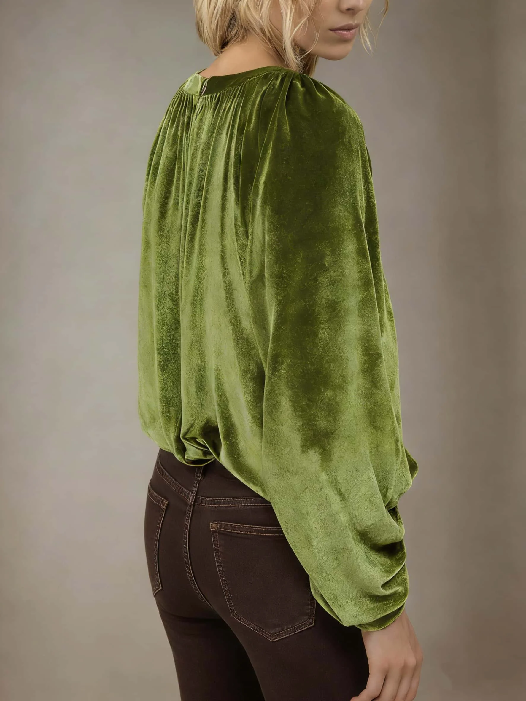 Aurelia Velvet Gathered Blouse S5e1a2d6728b14dc2bda2ba2609fd3ef7y