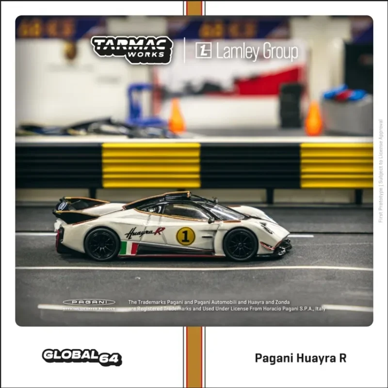 

Quality ratio 1:64 miniature Pagani Huayra R Diecast alloy car model Boy car toy collection, birthday gift for children.