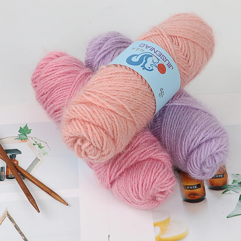

Squirrel Down Wool Yarn Ball, Hand-knitted Medium-thick Knitting Needle Coat, Sweater and Scarf Yarn, Shiny Silk Squirrel Yarn M