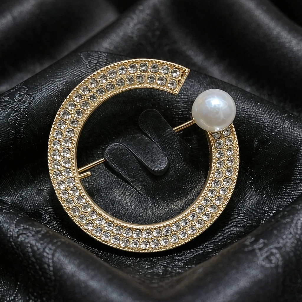 2026 Date Pin European Retro Style Ins Metal Shoe Badge Personalized Women's Suit Pin Exquisite Brooch Hidden Clasp Niche Design Brooch Lapel Pin Shoe Badge Brooch Theme Brooch Metal Lapel Pin Versatile High-End Clothing Decoration Elegant