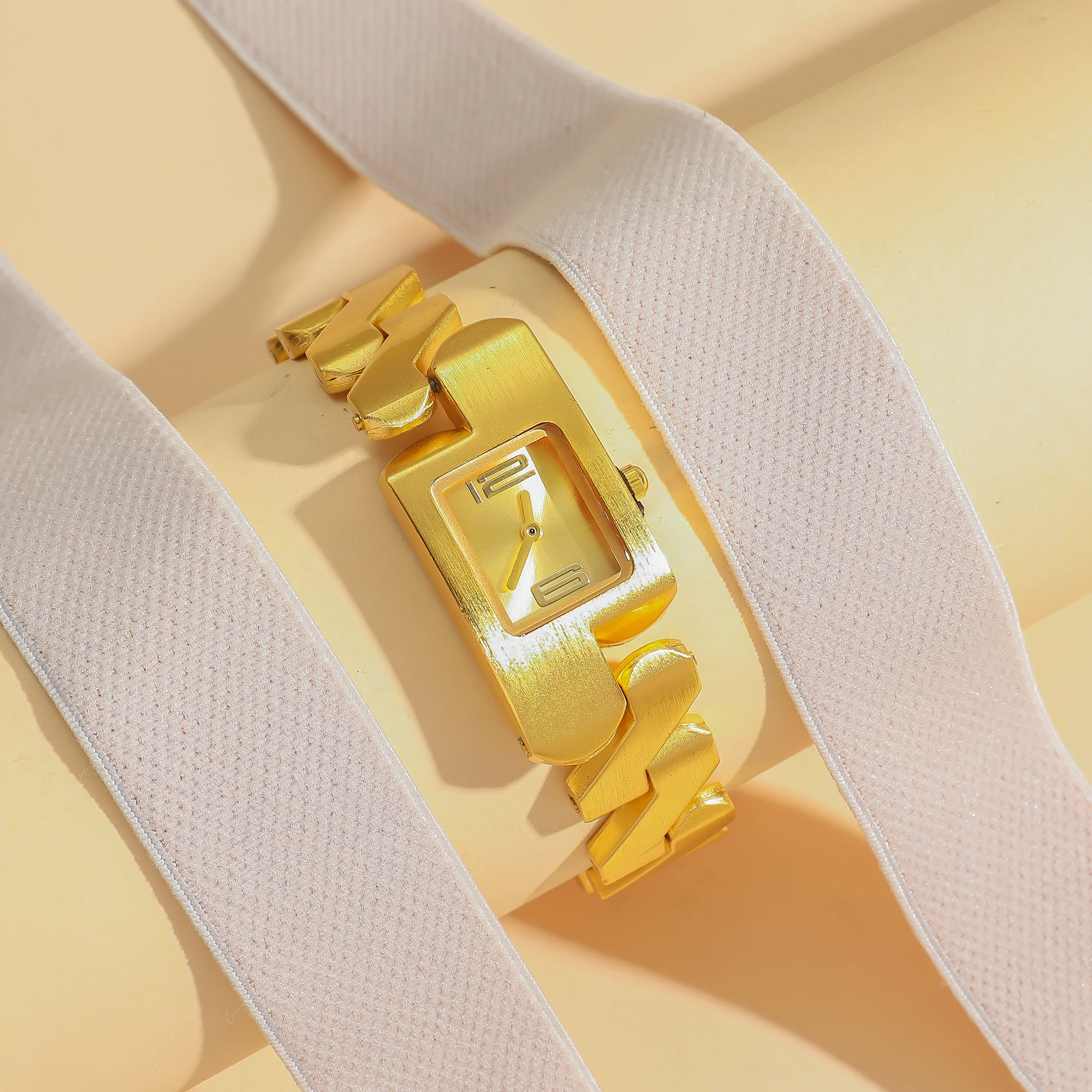 Vintage square couple quartz bracelet watch temperament light luxury fashion gold classic medieval watch